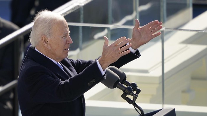 President Joe Biden, center, smiles after speaking at the 59th Presidential Inauguration at the U.S. Capitol in Washington, Wednesday, Jan. 20, 2021. (Kevin Dietsch/Pool Photo via AP)