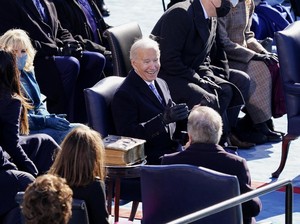 Meme Kocak di Momen Pelantikan Presiden AS Joe Biden