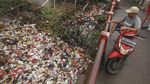 Jorok! Bukan Berisi Air, Kali di Depok Malah Dipenuhi Sampah