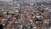 Berdasarkan wilayah, pulau Jawa masih mendominasi sebaran jumlah penduduk dengan jumlah 151,6 juta jiwa atau 56,1 persen dari total penduduk. Diikuti Sumatra 58,6 juta jiwa (21,68%), Sulawesi 19,9 juta jiwa (7,36 persen), Kalimantan 16,6 juta jiwa (6,15%), Bali-Nusa Tenggara 15 juta jiwa (5,54%), dan Maluku-Papua 8,6 juta jiwa (3,17%).