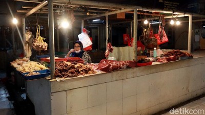 Keluh Kesah Pedagang di Pasar Bandung Gegara Harga Daging Sapi Naik