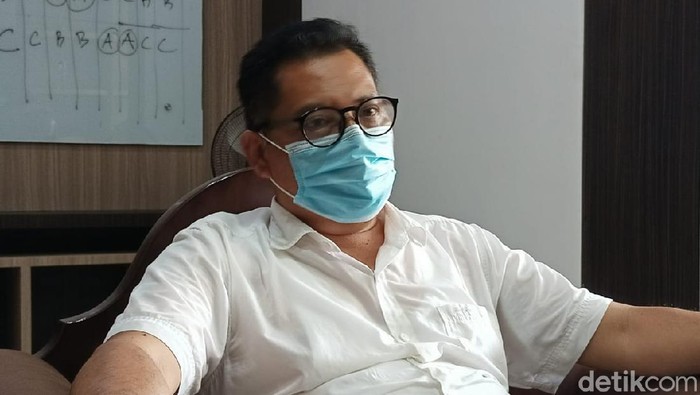 Kepala Satpol PP Kota Surabaya Eddy Christijanto