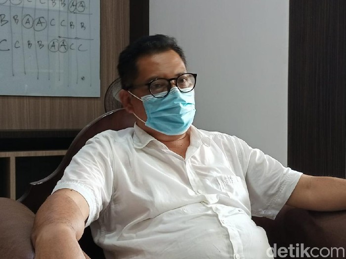 Kepala Satpol PP Kota Surabaya Eddy Christijanto