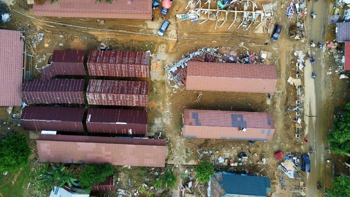 Foto udara kondisi Desa Alat pascabanjir bandang di Kabupaten Hulu Sungai Tengah, Kalimantan Selatan, Rabu (20/1/2021). Banjir bandang yang terjadi pada Rabu (13/1) malam tersebut mengakibatkan sejumlah fasilitas umum dan jalan rusak parah serta sembilan orang dinyatakan meninggal dunia dan enam orang lainnya hilang. ANTARA FOTO/Muhammad Nova/Bay/wsj.