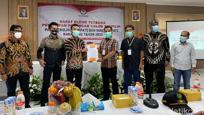 KPU Karawang menetapkan Cellica dan Aep menang Pilkada 2020