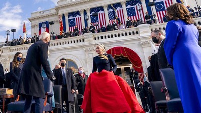 9 Momen Stylish di Inaugurasi Joe Biden, Lady Gaga Hingga Anak Tiri Kamala