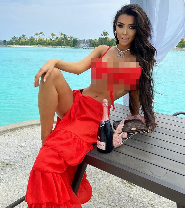 Kecintaannya pada Maldives dibuktikan dengan kunjungannya kembali di libur awal tahun ini. (Instagram/Chloe Khan) Kecintaannya pada Maldives dibuktikan dengan kunjungannya kembali di libur awal tahun ini. (Instagram/Chloe Khan)