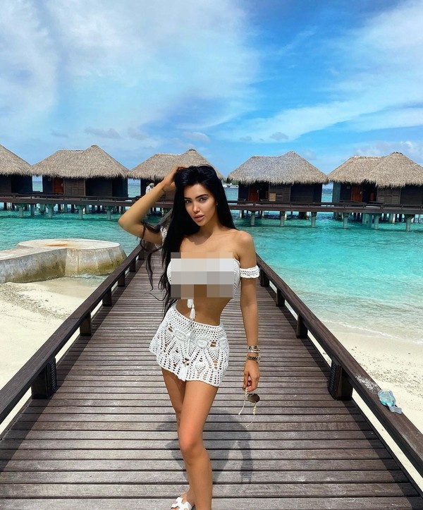 Maldives bisa dibilang jadi tempat liburan favorit Chloe. (Instagram/Chloe Khan)