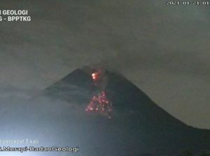Gunung Merapi Kembali Luncurkan Awan Panas Ke Kali Krasak dan Boyong