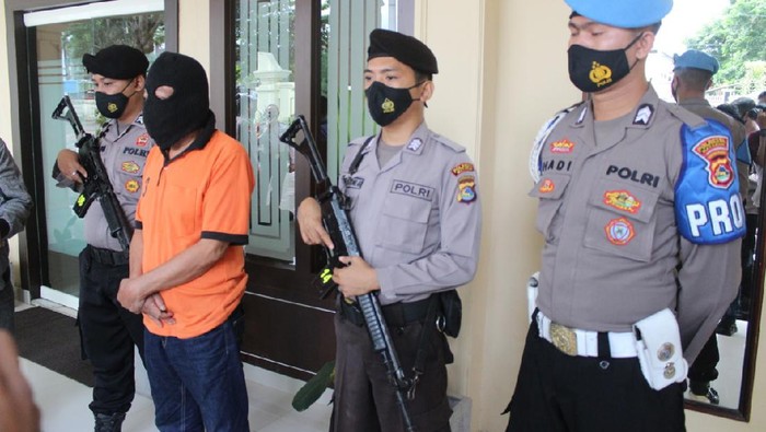 Mantan anggota DPRD NTB cabuli anak kandung (Foto: Istimewa)