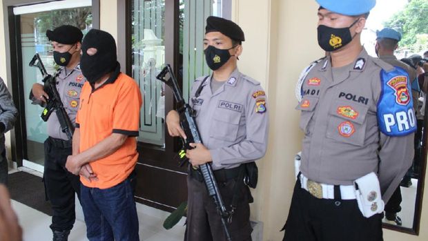 Mantan anggota DPRD NTB cabuli anak kandung (Foto: Istimewa)