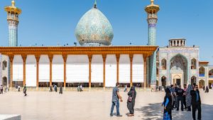 Ini Bukan Galeri Seni, Ini Masjid yang Indah di Iran
