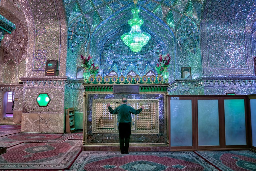 Masjid Shah Cheragh di Kota Shiraz, Iran