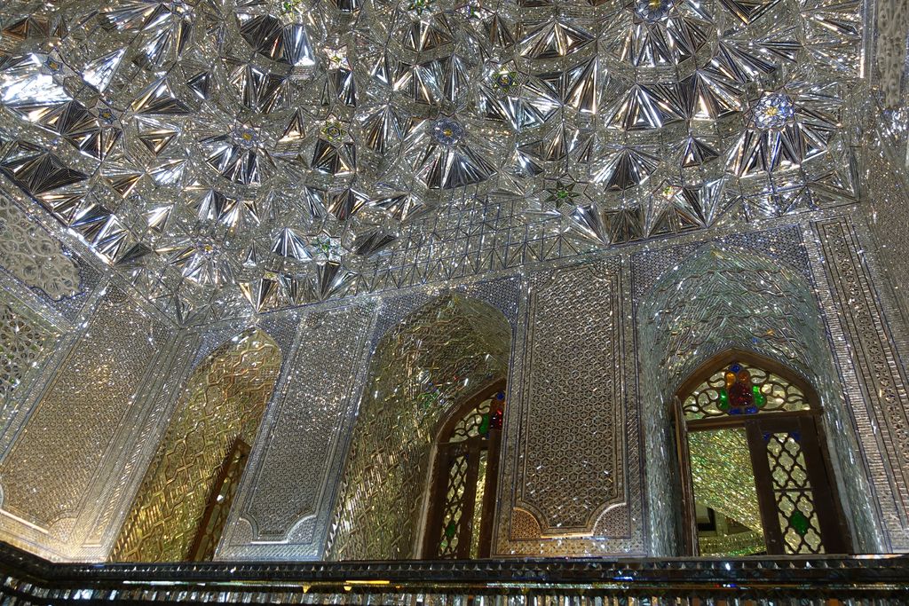 Masjid Shah Cheragh di Kota Shiraz, Iran