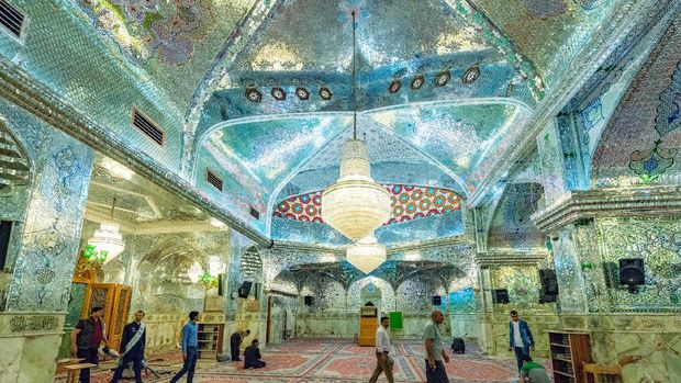 Masjid Shah Cheragh di Kota Shiraz, Iran