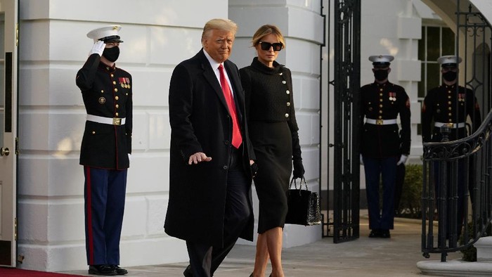 President Donald Trump and first lady Melania Trump walk to board Marine One on the South Lawn of the White House, Wednesday, Jan. 20, 2021, in Washington. Trump is en route to his Mar-a-Lago Florida Resort. (AP Photo/Alex Brandon)