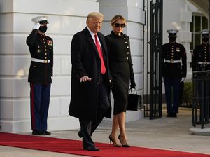 Melania Trump Pamit Pakai Busana Eropa, Netizen Nyinyir
