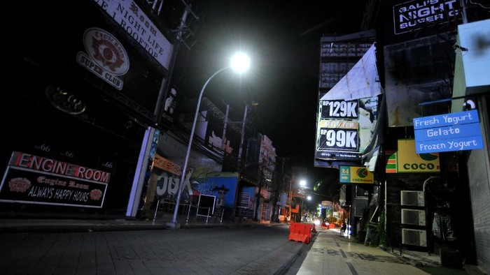 Penerapan pemberlakuan pembatasan kegiatan masyarakat (PPKM) diperpanjang hingga 2 minggu ke depan. Lantas sudah efektifkah penerapan PPKM di masyarakat?
