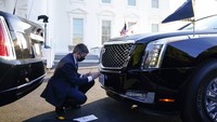 Pada musim gugur 2018, General Motors memperbarui Cadillac One. The Beast yang diberikan kepada Secret Service pada 2018 itu masih menggunakan platform yang sama dengan The Beast yang dipakai Obama. Bedanya, ada pembaruan dalam hal teknologi keamanan terbaru, termasuk perlindungan terhadap ledakan dan senjata kimia. Foto: AP/Alex Brandon