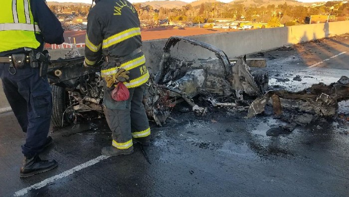 Mobil Sport hangus terbakar