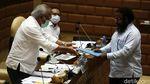 Momen Menteri PUPR Raker dengan Komisi V