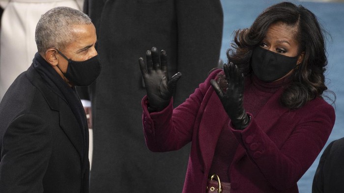 Momen Para Mantan Presiden AS Hadiri Pelantikan Joe Biden Sejumlah mantan presiden AS menghadiri pelantikan Joe Biden. Mereka adalah Barack Obama, Bill Clinton dan George W. Bush.
