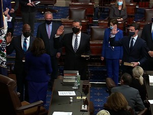 Tugas Pertama Kamala Harris sebagai Wapres, Lantik 3 Senator AS