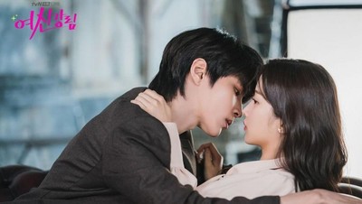 10 Potret Moon Ga Young Bareng Aktor Tampan, Kim Seon Ho hingga Chanyeol EXO