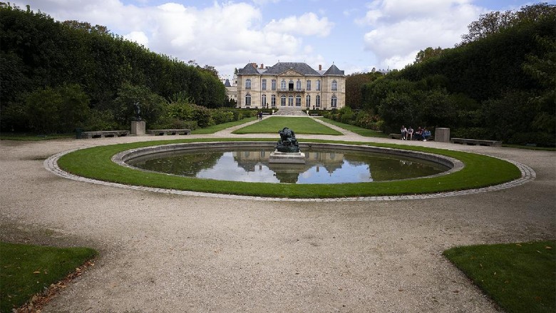  Paris  Buka Taman  Museum Rodin di  Tengah Lockdown