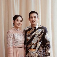 Askara Parasady Harsono datang dari keluarga kaya raya. Askara diketahui ikut mengelola bisnis keluarga yang memiliki pabrik di Karawang.  Foto: Instagram