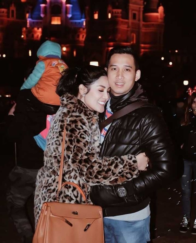 Nindy Ayunda dan Askara Parasady Harsono sudah menikah selama sembilan tahun. Keduanya menikah pada 11 November 2011.  Foto: Instagram