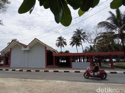 Bangunan Lucu Ini Percantik Pantai Karapyak Pangandaran