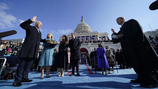 Joe Biden is sworn in as the 46th president of the United States by Chief Justice John Roberts as Jill Biden holds the Bible during the 59th Presidential Inauguration at the U.S. Capitol in Washington, Wednesday, Jan. 20, 2021. (AP Photo/Andrew Harnik, Pool)