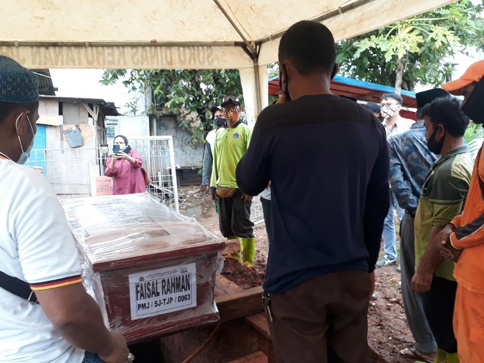 Pemakaman Youtuber Faisal Rahman di TPU Tanah Kusir