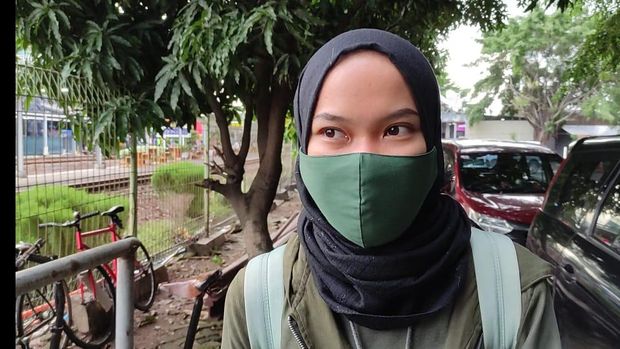 Pemilik sepeda yang parkir di Stasiun Bekasi, Aini Noor Maulida.