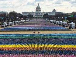 Potret Perbedaan Pelantikan Presiden AS Donald Trump dan Joe Biden