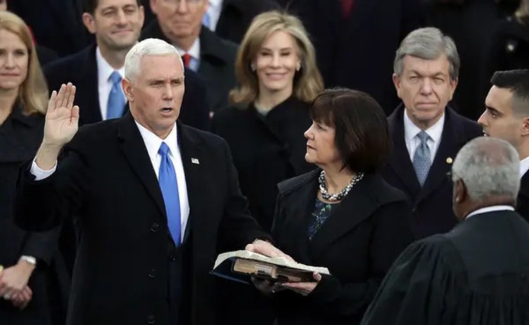 potret beda pelantikan presiden AS trump dan biden potret beda pelantikan presiden AS trump dan biden
