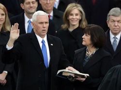 Potret Perbedaan Pelantikan Presiden AS Donald Trump dan Joe Biden