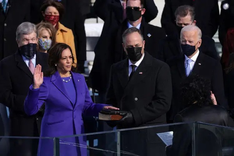 potret beda pelantikan presiden AS trump dan biden potret beda pelantikan presiden AS trump dan biden