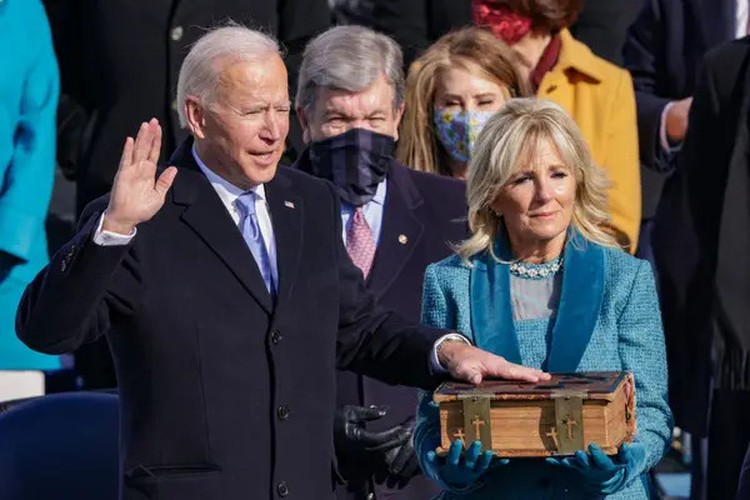 potret beda pelantikan presiden AS trump dan biden potret beda pelantikan presiden AS trump dan biden