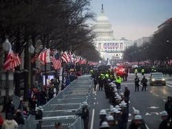 Potret Perbedaan Pelantikan Presiden AS Donald Trump dan Joe Biden