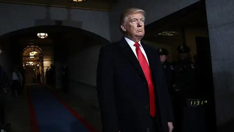 potret beda pelantikan presiden AS trump dan biden potret beda pelantikan presiden AS trump dan biden