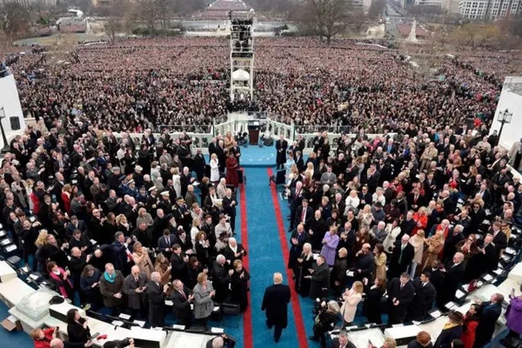 potret beda pelantikan presiden AS trump dan biden potret beda pelantikan presiden AS trump dan biden