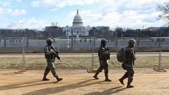 Saat Biden, tampak hanya polisi saja yang berjaga tanpa adanya masyarakat karena pandemi Corona. Foto: Getty Images