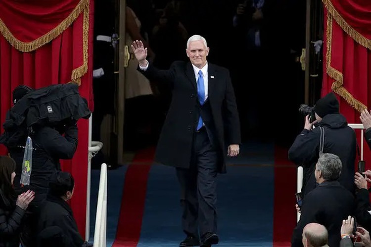potret beda pelantikan presiden AS trump dan biden potret beda pelantikan presiden AS trump dan biden