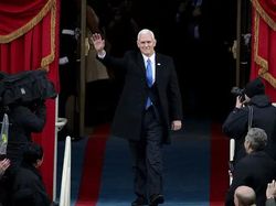 Potret Perbedaan Pelantikan Presiden AS Donald Trump dan Joe Biden