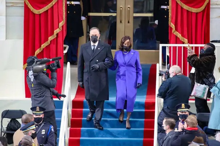 potret beda pelantikan presiden AS trump dan biden potret beda pelantikan presiden AS trump dan biden