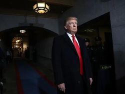 Potret Perbedaan Pelantikan Presiden AS Donald Trump dan Joe Biden