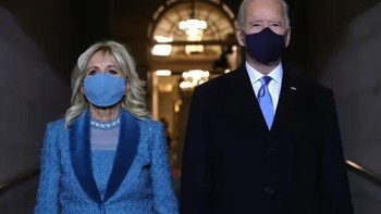 Pelantikan Joe Biden menjadi presiden ke-46 AS yang ditemani sang istri Jill Biden. Foto: Getty Images