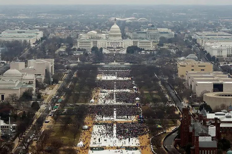 potret beda pelantikan presiden AS trump dan biden potret beda pelantikan presiden AS trump dan biden
